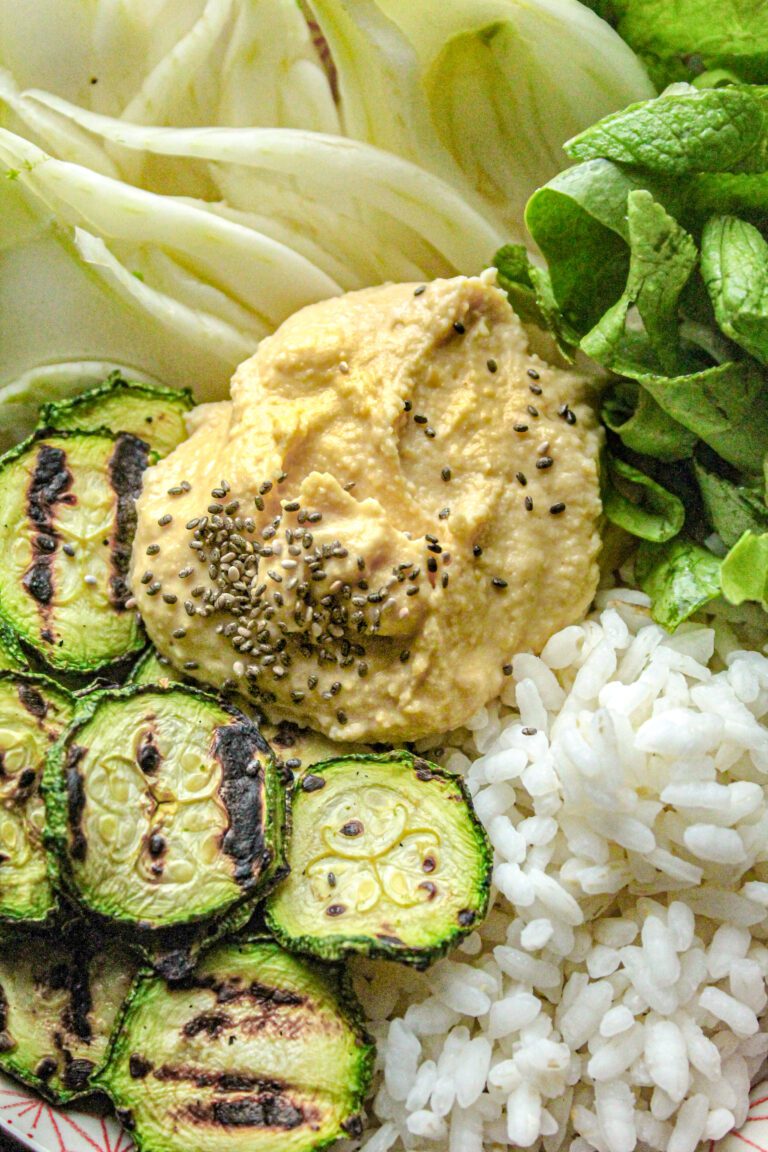 Riso bianco, zucchine grigliate, lattuga, finocchi e hummus di ceci