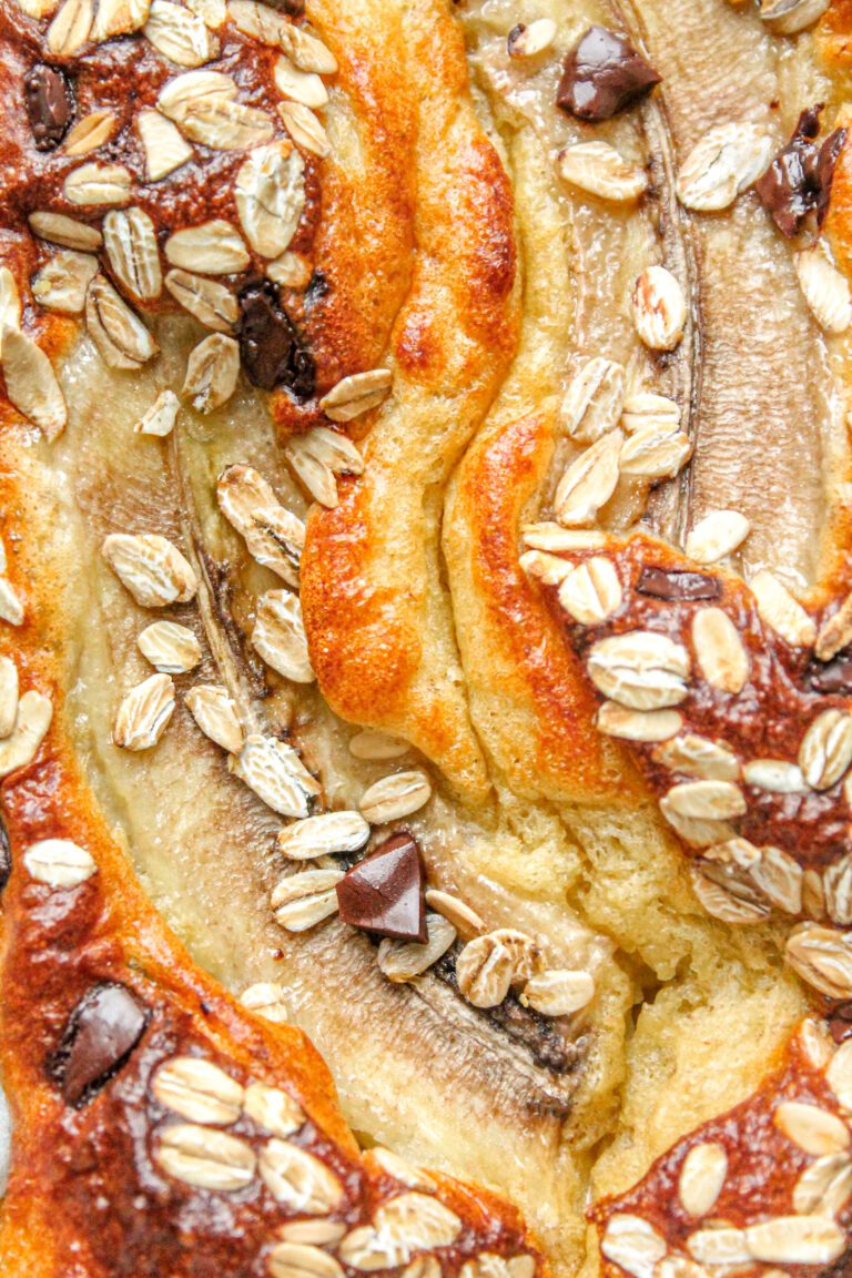 Banana bread, fiocchi di avena, gocce di cioccolato