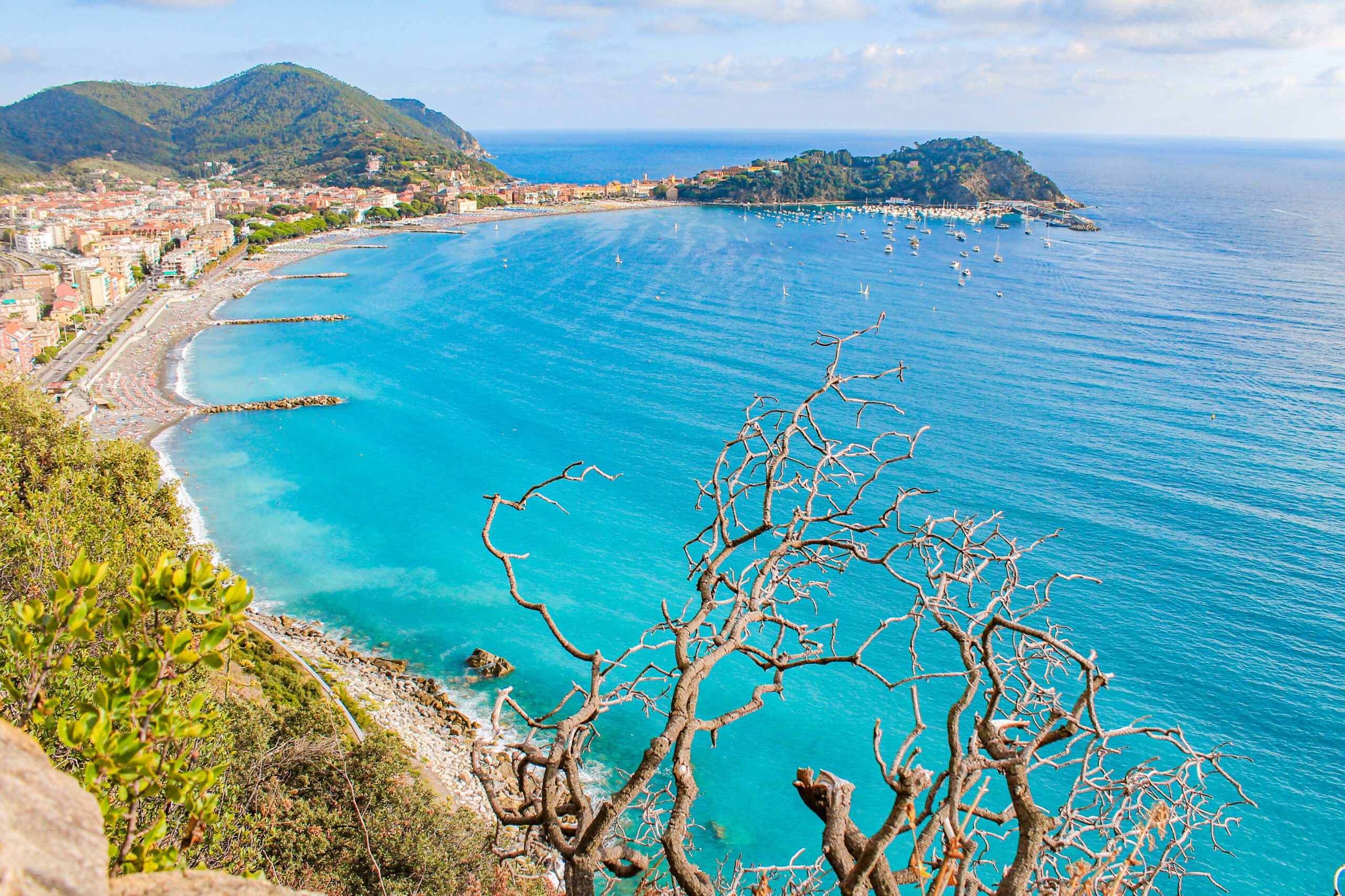 Scopri di più sull'articolo I trekking a Sestri Levante la città dei due mari