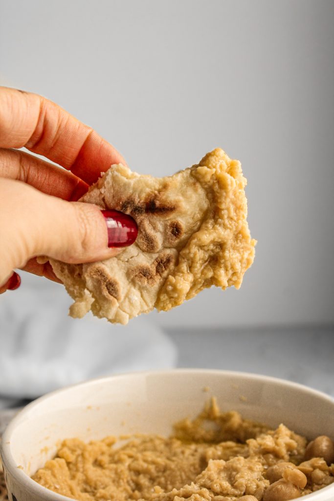 hummus di ceci e pane naan