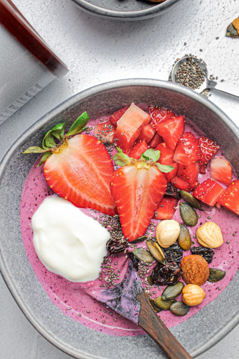 Vegan protein smoothie bowl