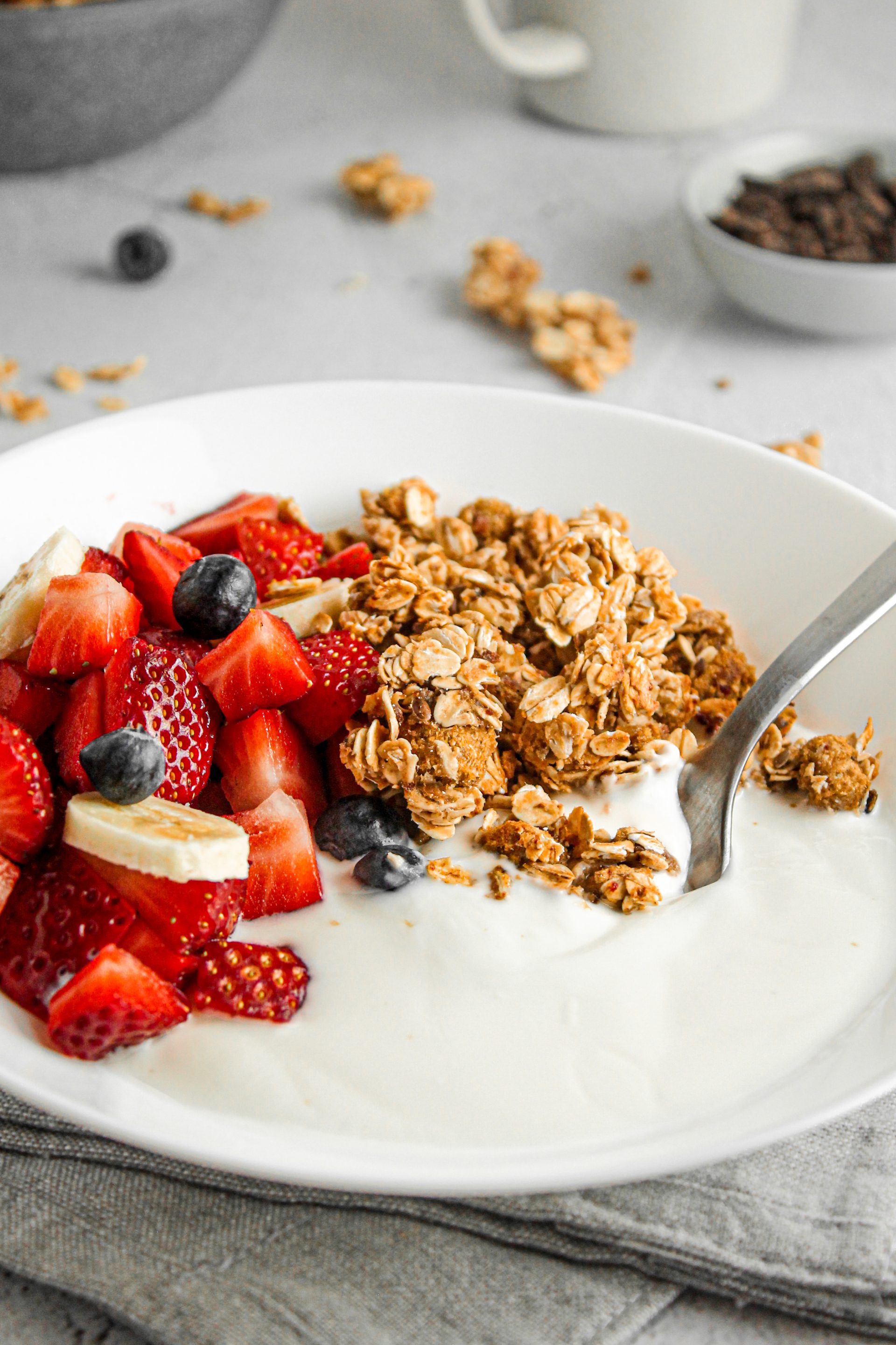 granola vegan_yogurt bowl