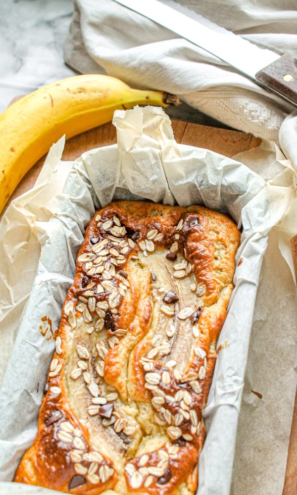 Teglia con banana bread e banana