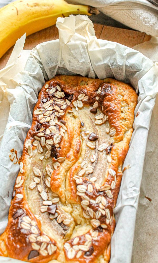 Teglia con banana bread e banana